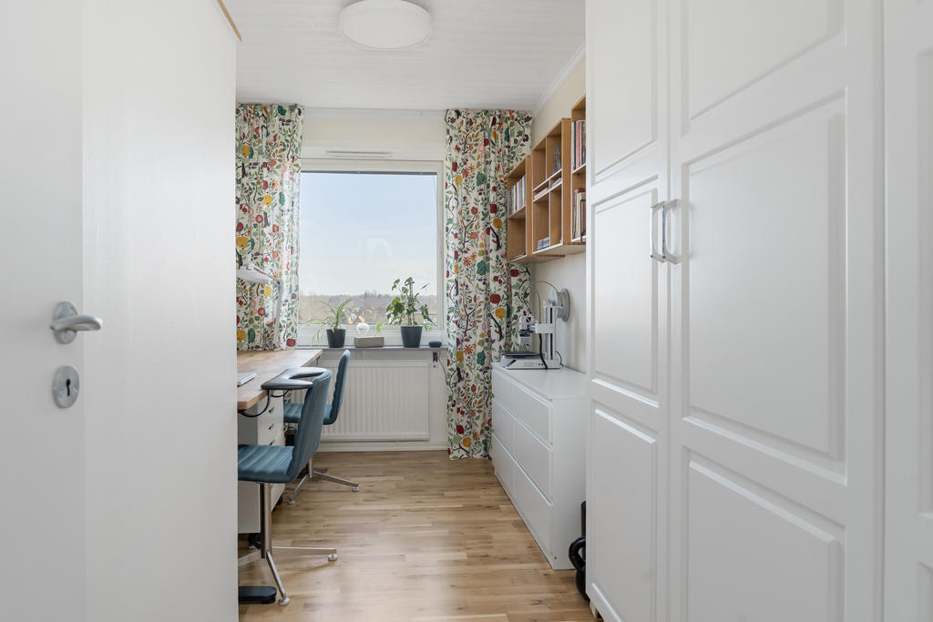 Sovrum 3/kontor med garderobsförvaring