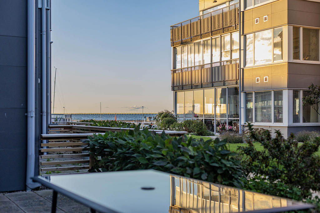 Vy mot Ölandsbron ifrån uteplatsen