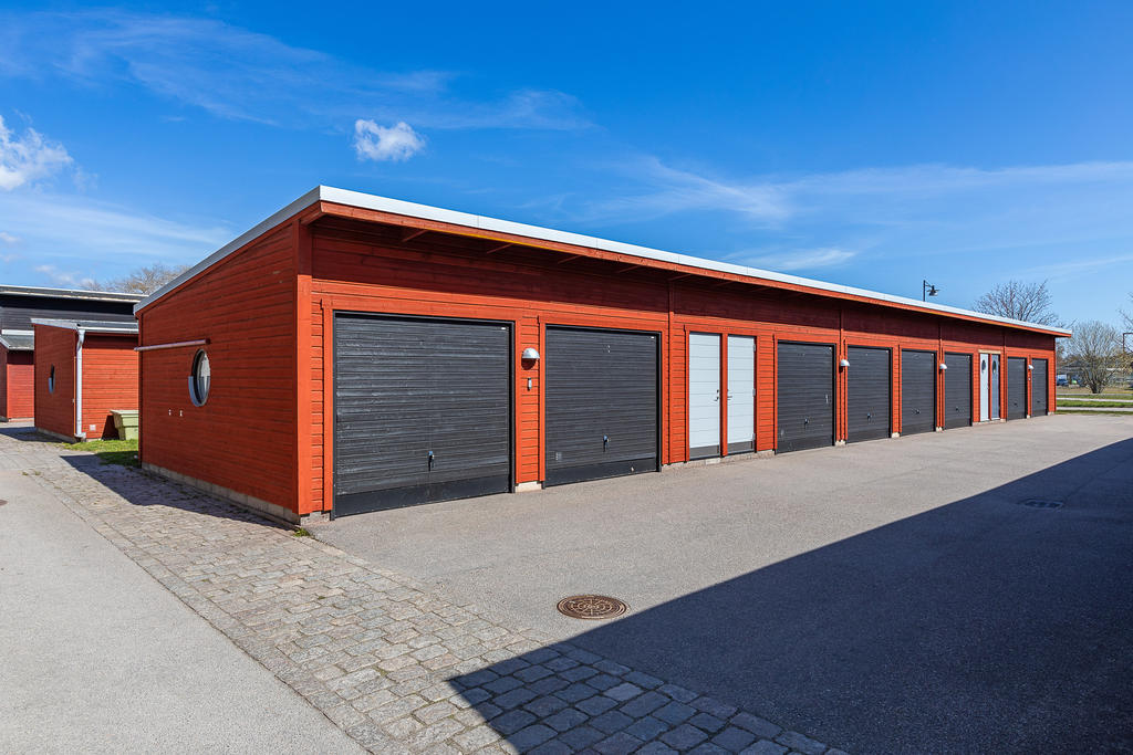 Garageplats ingår i månadsavgfiten