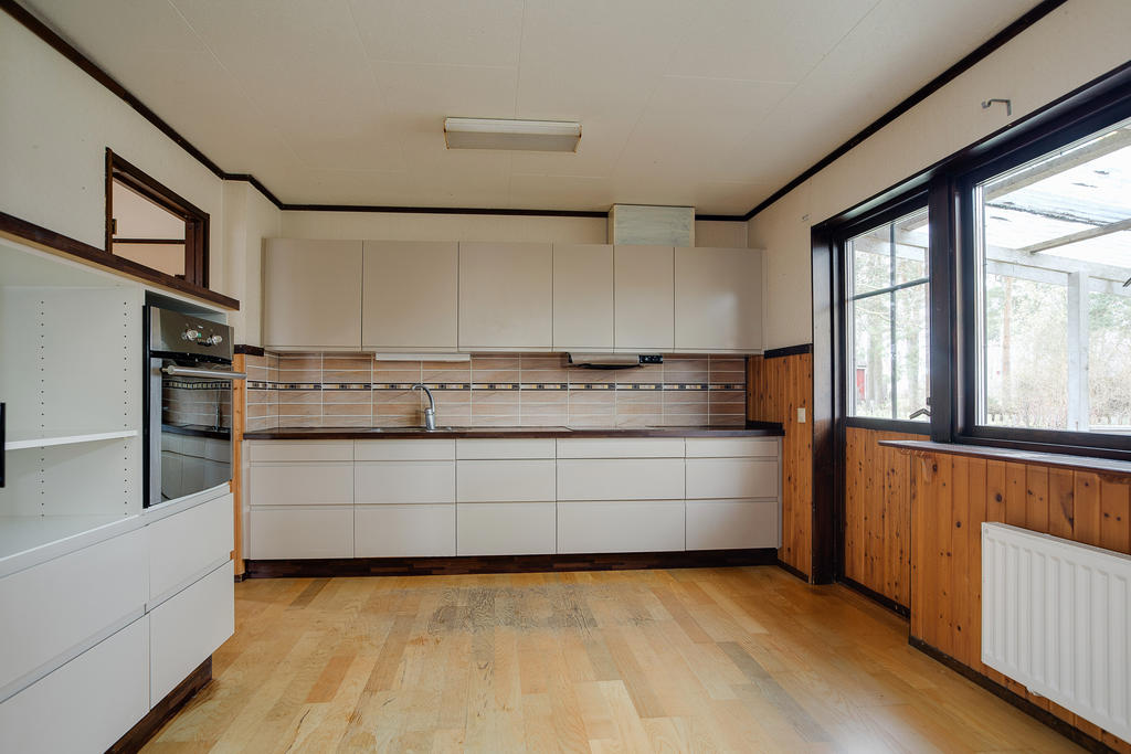 Kök med utgång till uteplatsen