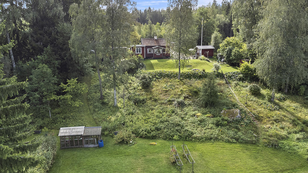 Trädgårds- och naturtomt