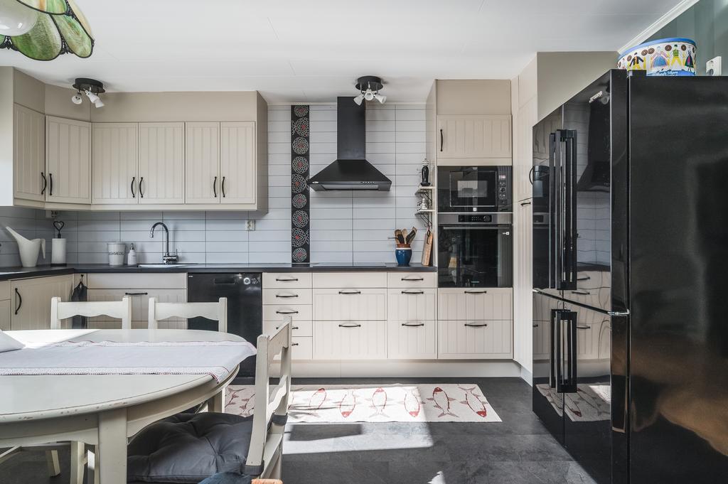 Renoverat kök i neutrala färger