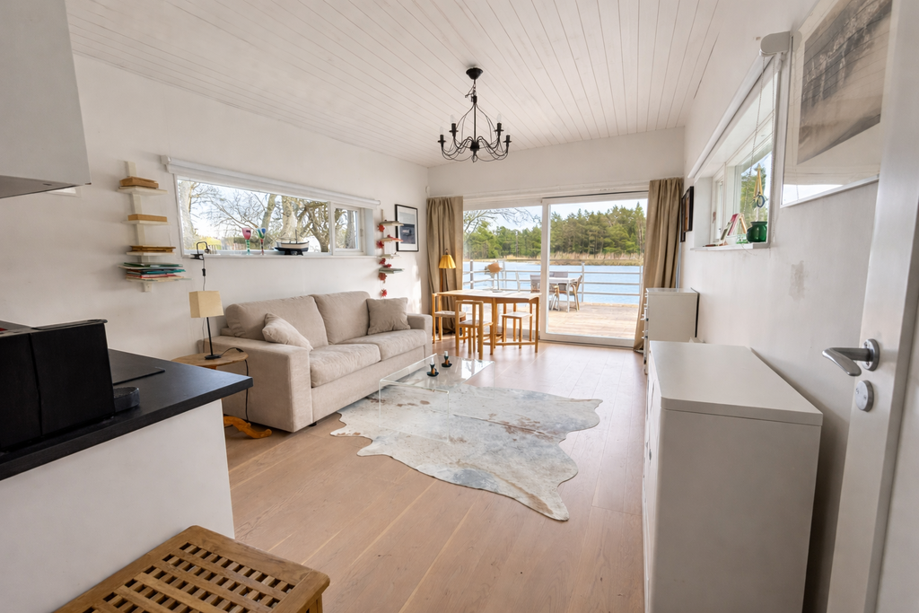 Rum i sjöstugan, pentry till vänster 