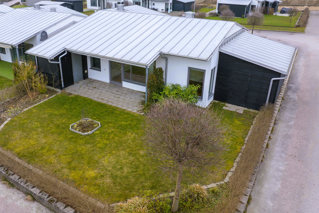 Trädgården från ovan. Belägen på hörna