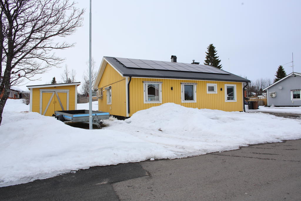 Friggebod om 15 kvm och plats för släp/uppställning