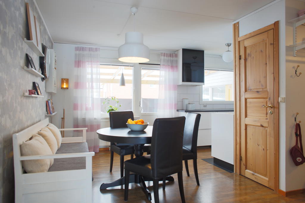 Köksdel med matplats 