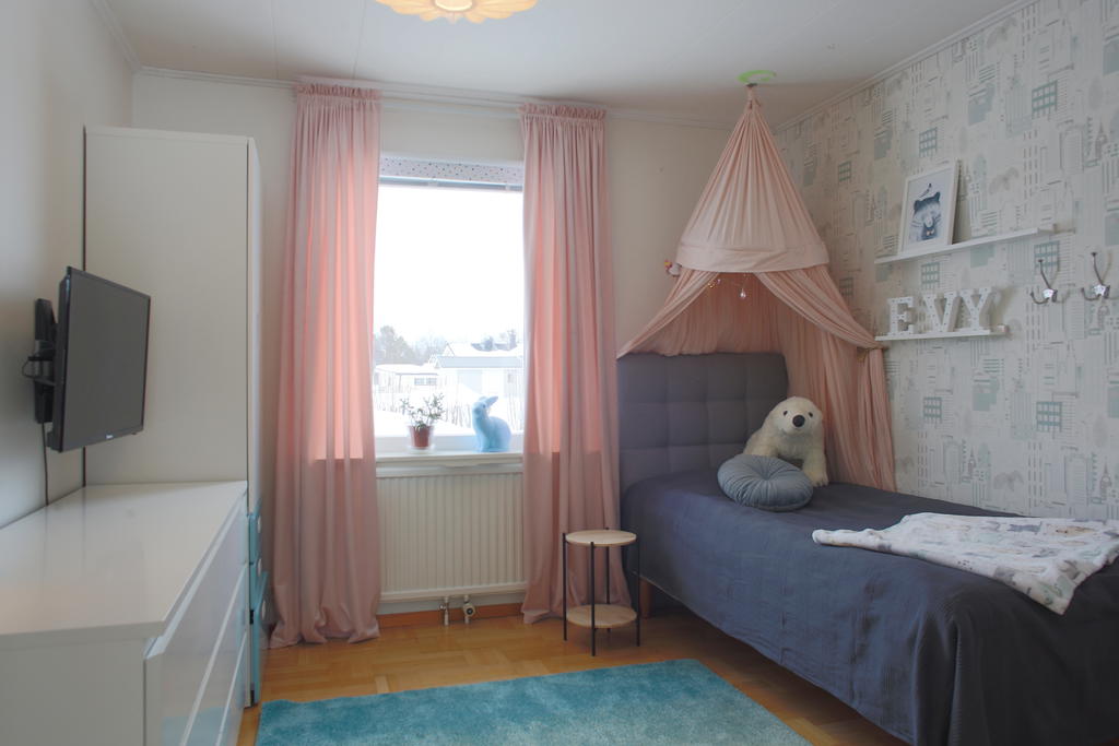 Sovrum 3 med ljusa och fina ytskikt