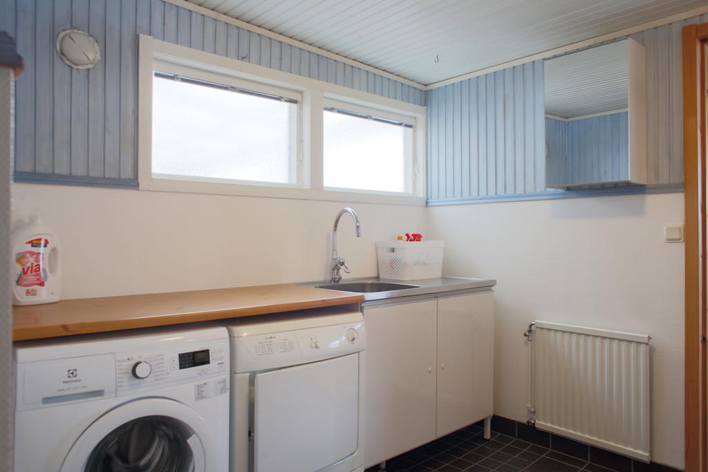 Tvättmaskin och torktumlare i tvättavdelningen som renoverades 2012