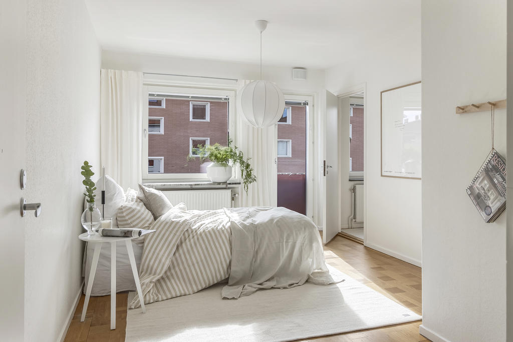 Sovrum med utgång till balkong