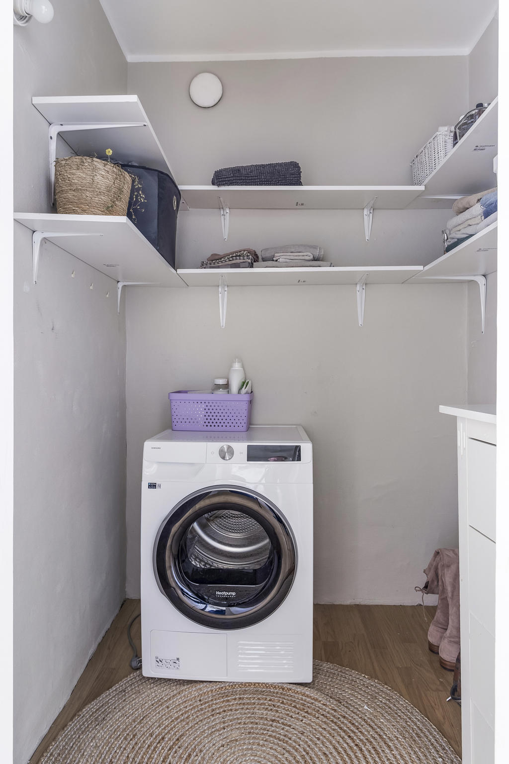 Rymlig klädkammare intill hall