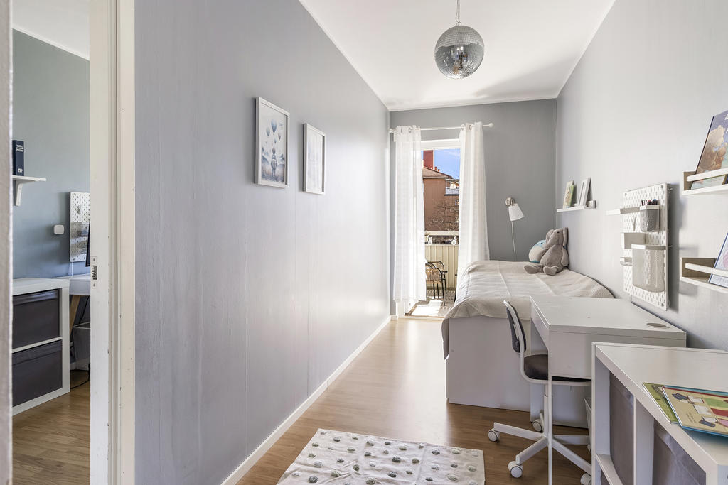 Sovrum 2 med utgång till balkong