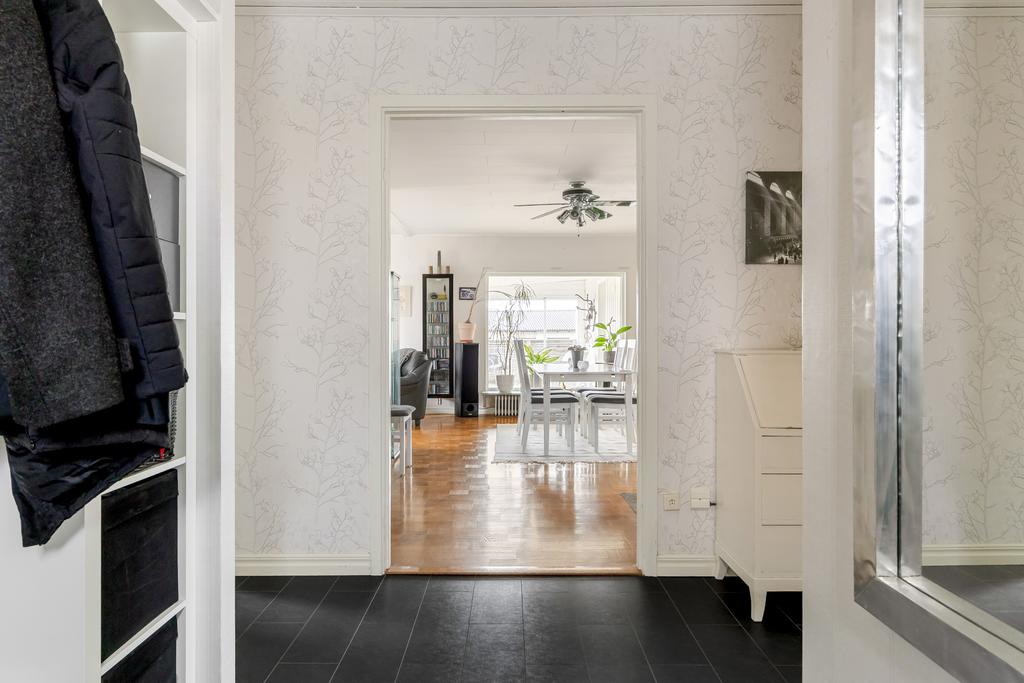 Access till vardagsrum från hall