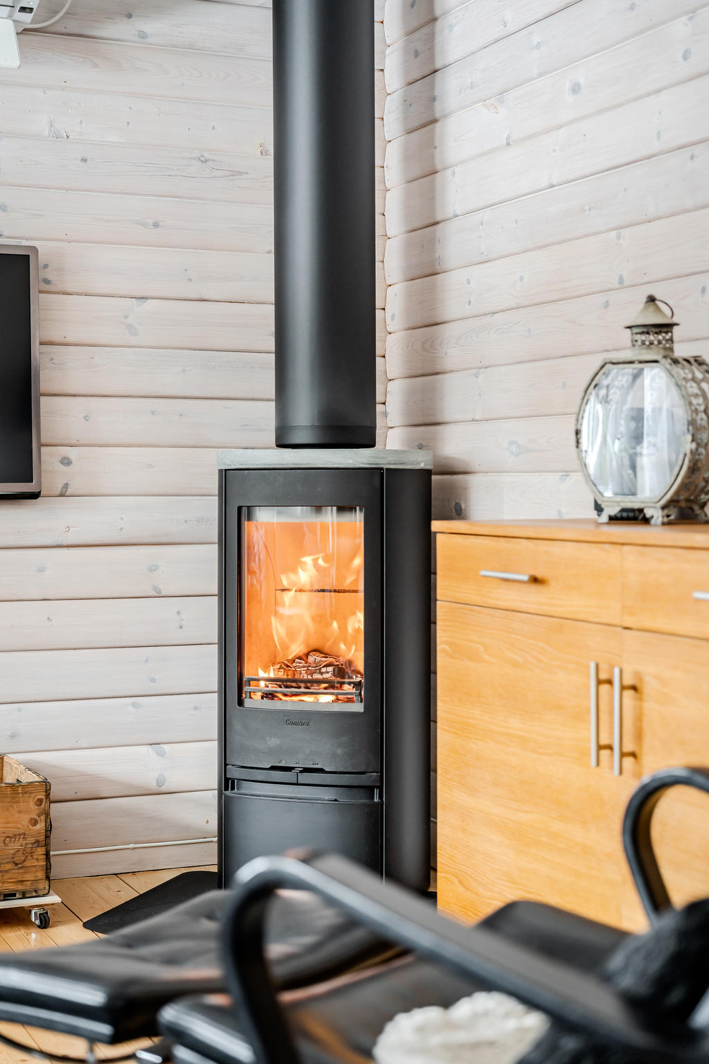 Kaminen värmer skönt 