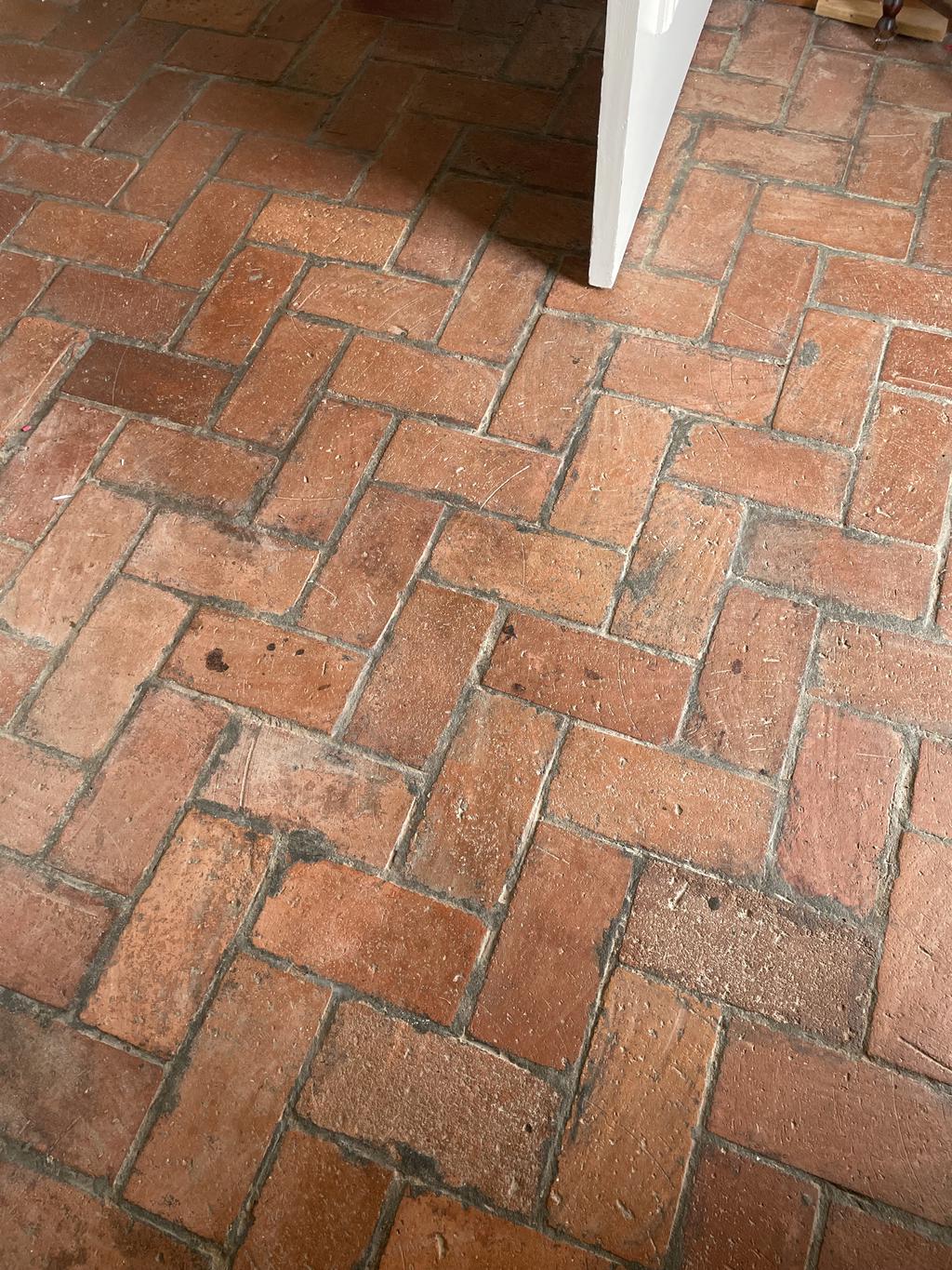 Vackert handslaget tegel