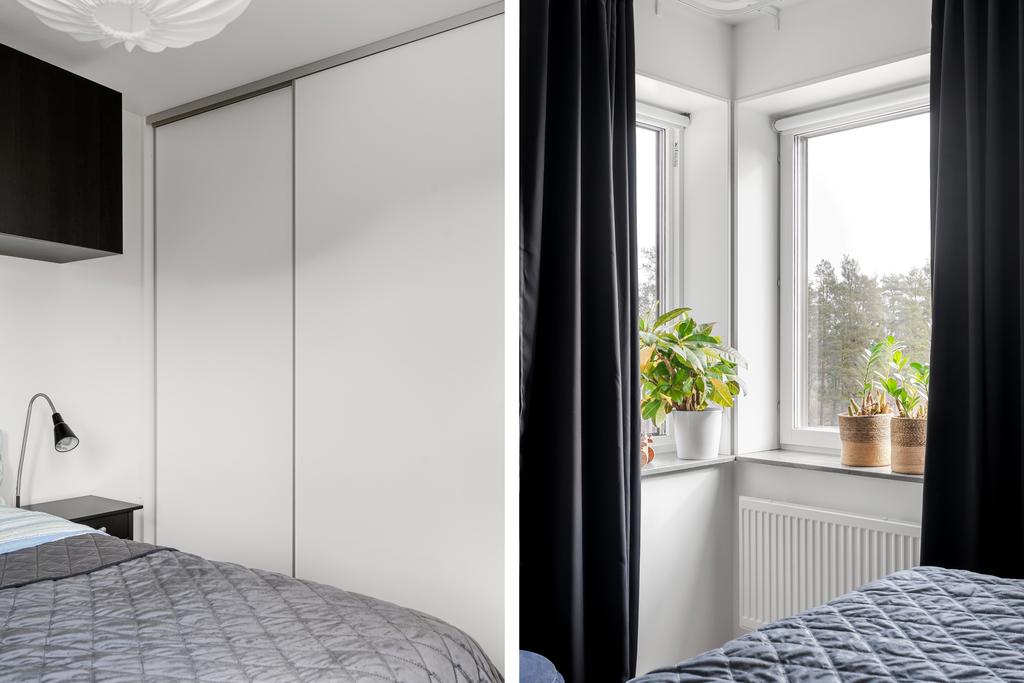 Garderobsförvaring bakom skjutdörrar - fönster i två väderstreck