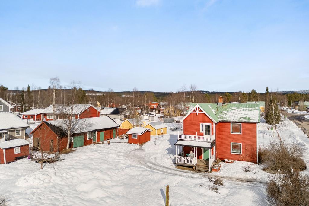 Stor gård på ca 1.607 m²