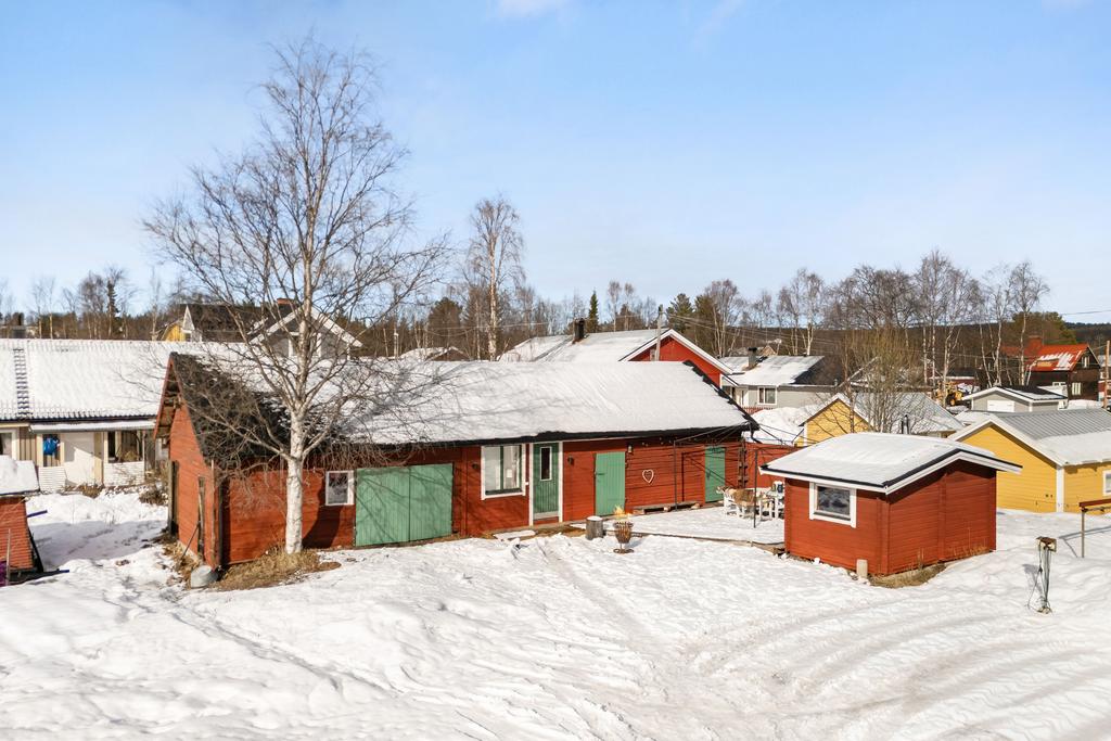 Ladugårdsbyggnad med förråd