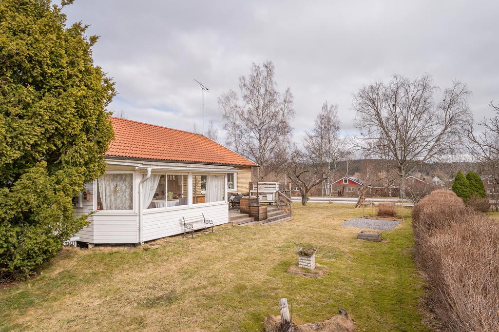 Stort inglasat uterum och altan