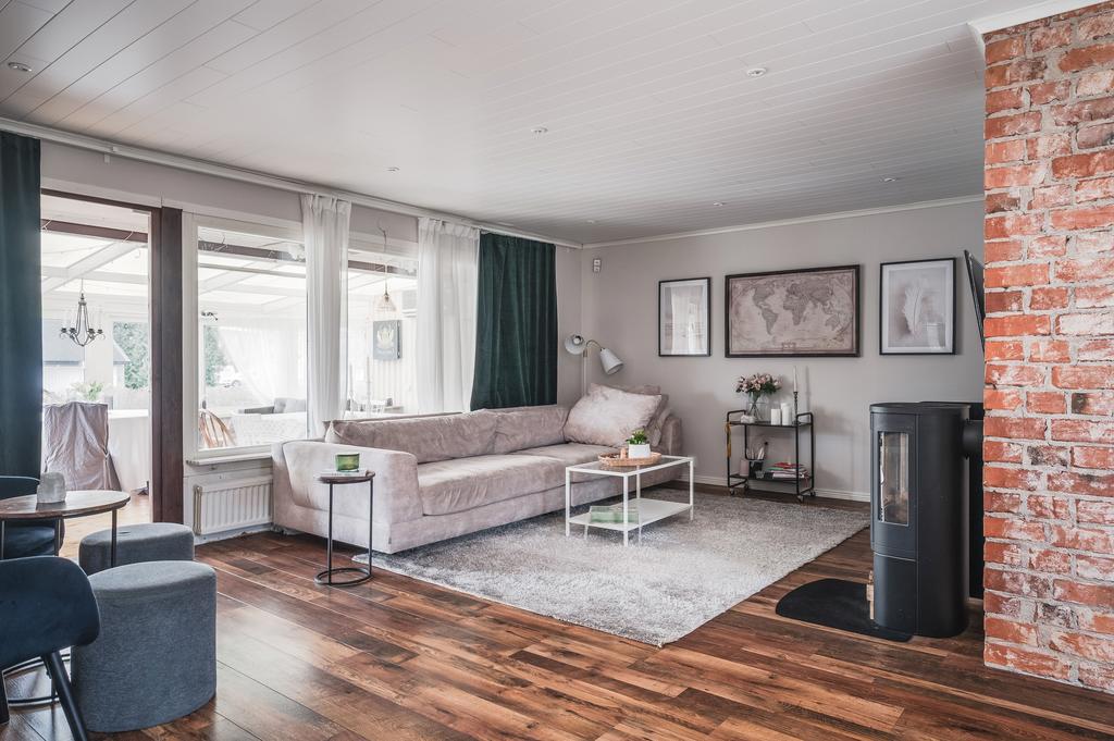 Utgång till det inglasade uterummet