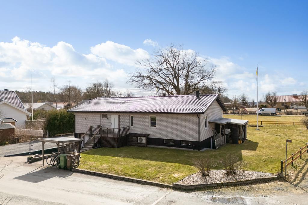 Hörntomt längst in på gatan.