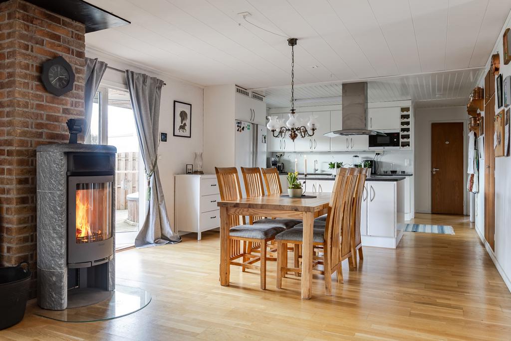 Gott om plats i kök för stort matbord 