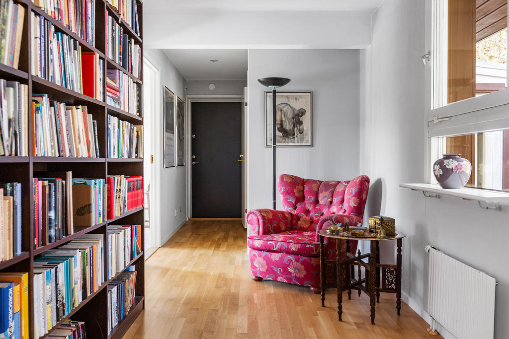 Del av hall till bostaden två sovrum