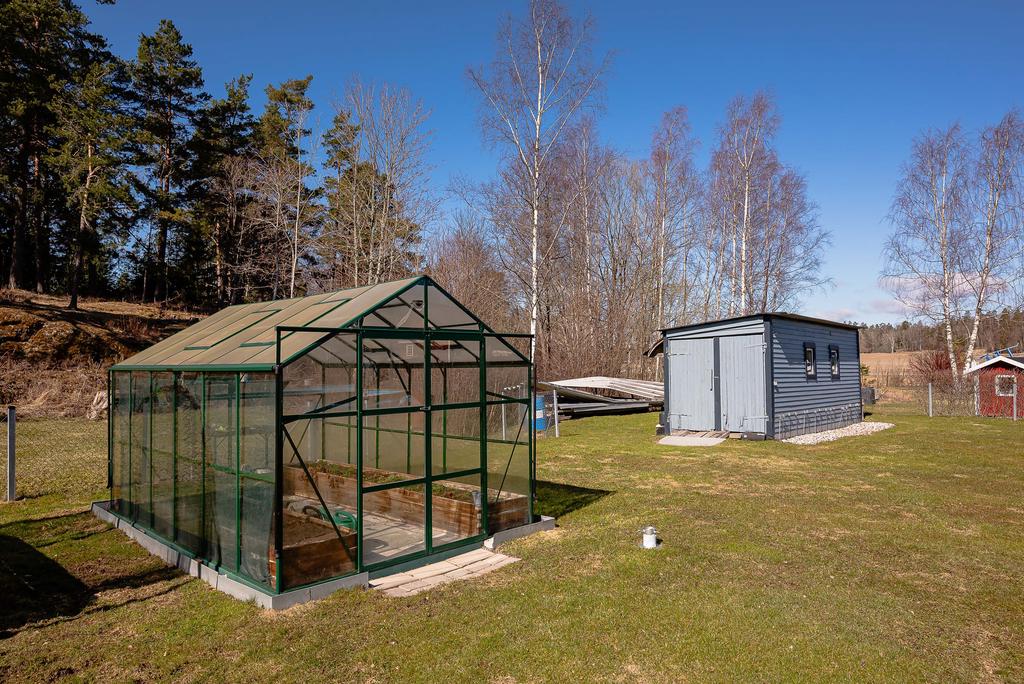 Växthus och förråd
