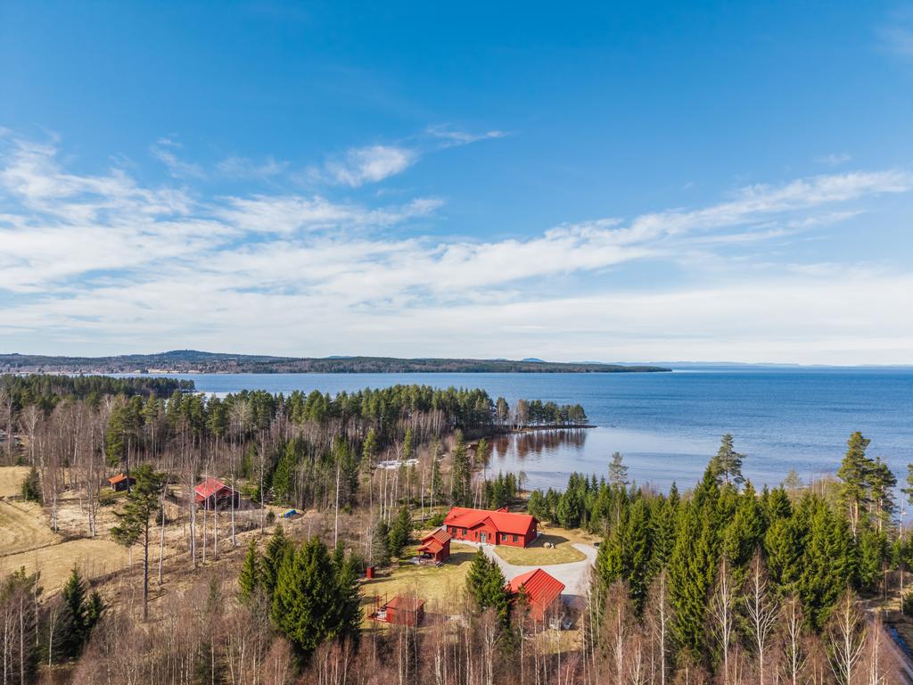 Här bor du med både närhet till vattnet och naturen!