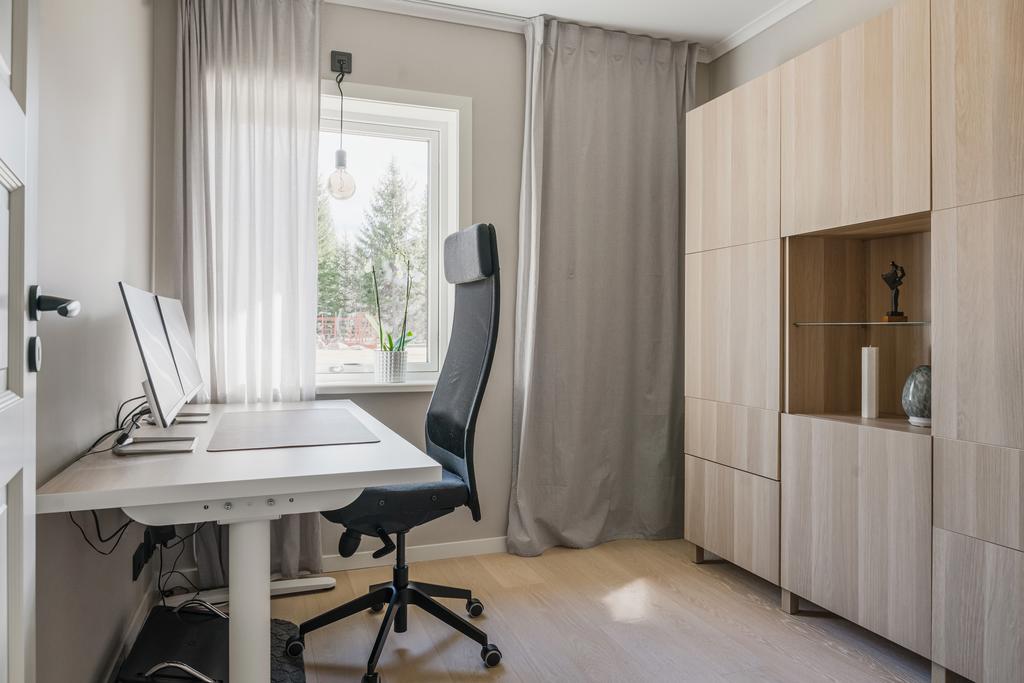 Kontor, kan även göras om till ett fjärde sovrum om det behovet finns,. 