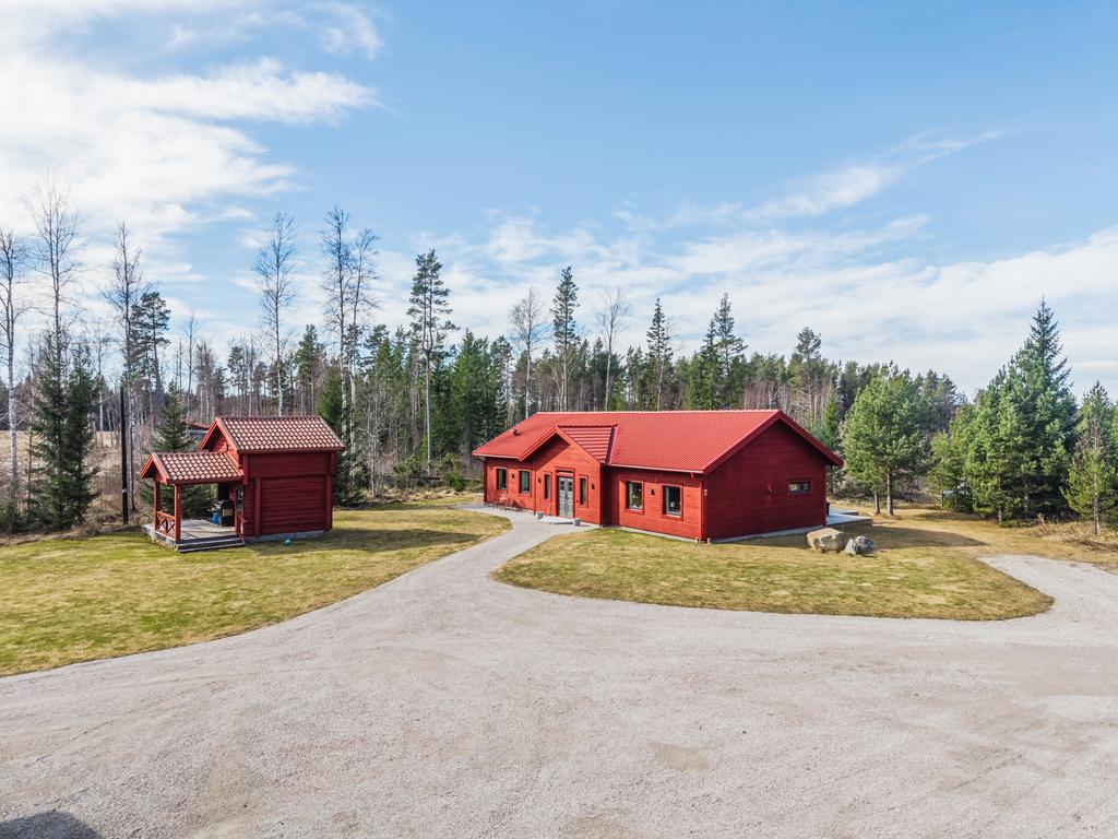 Ett modernt hem från 2023 där varje kvadratmeter är välplanerad och varje detalj noggrant genomtänkt. 