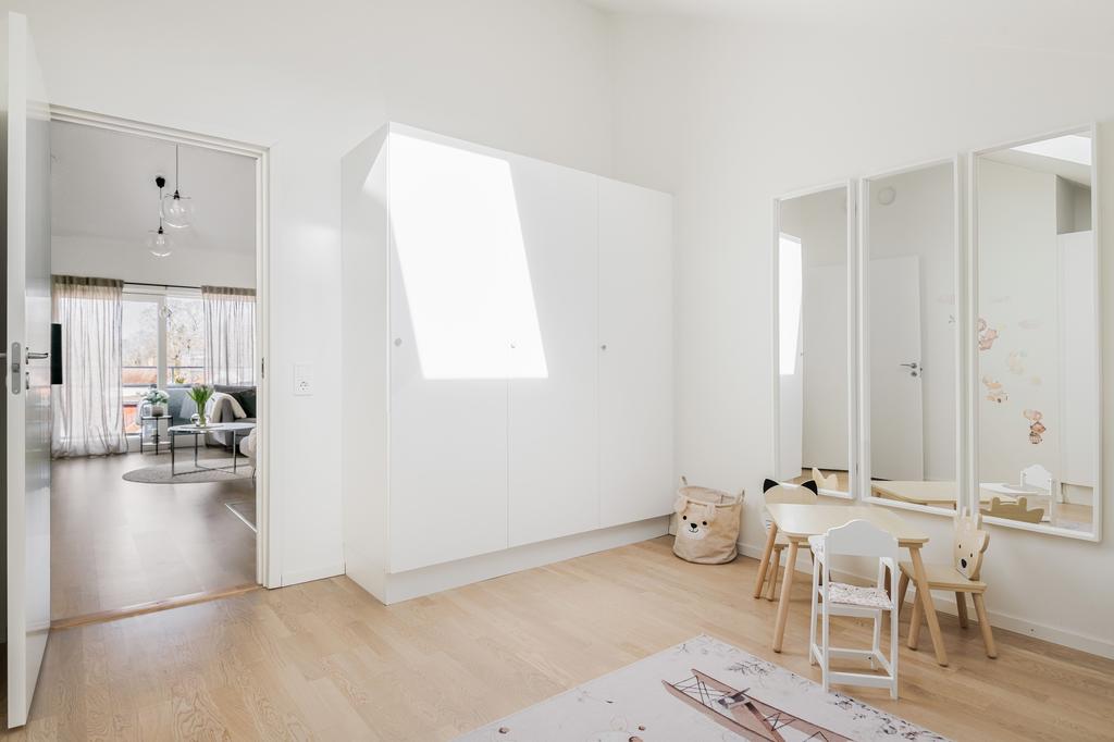 Garderober i barnrummet