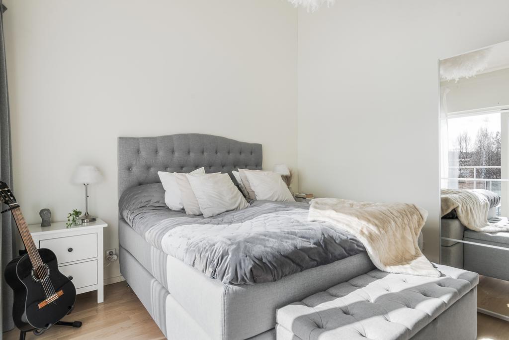 Sovrum med fin takhöjd