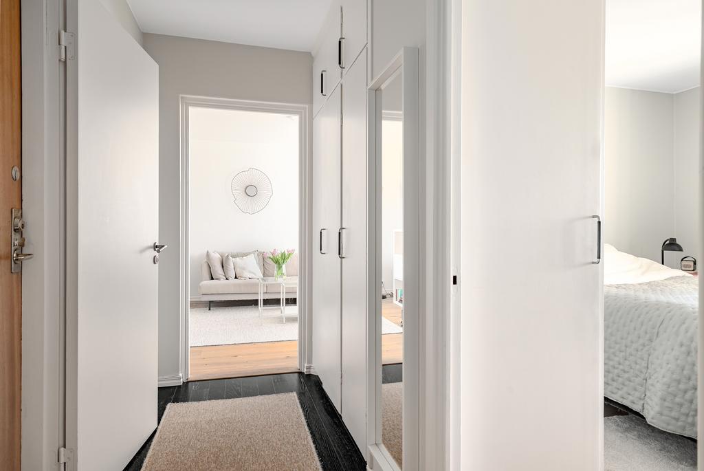 Hall med praktisk inbyggd förvaring