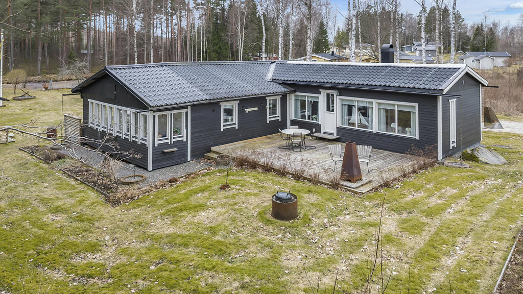 Baksidan med uteplats 