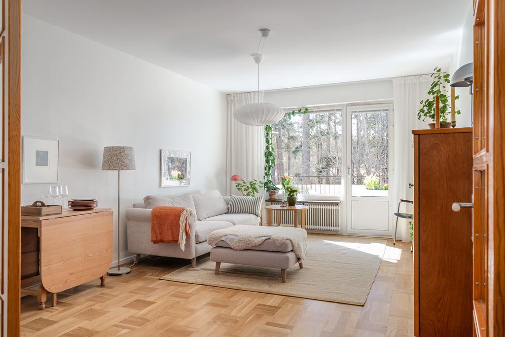 Plats för både soffgrupp och matbord