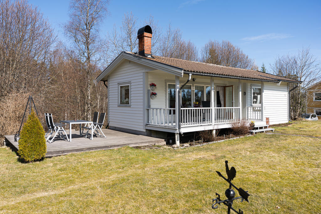 Välkommen till Vången Nordhamn 3, lantligt beläget strax utanför centrala Bäckefors. 