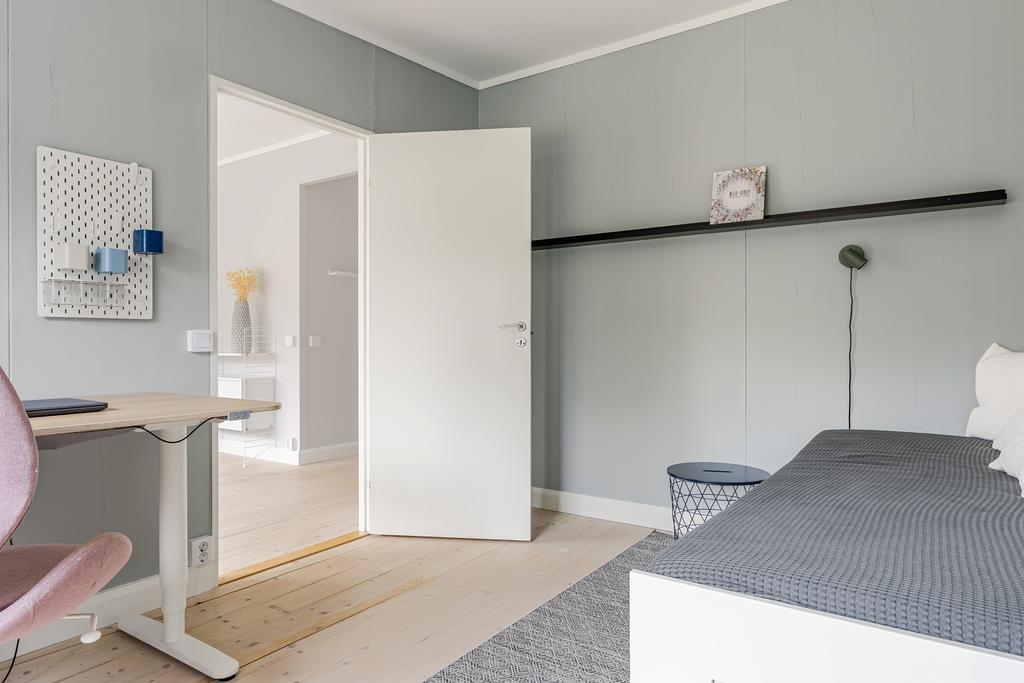 Sovrum 2 med ingång från vardagsrum