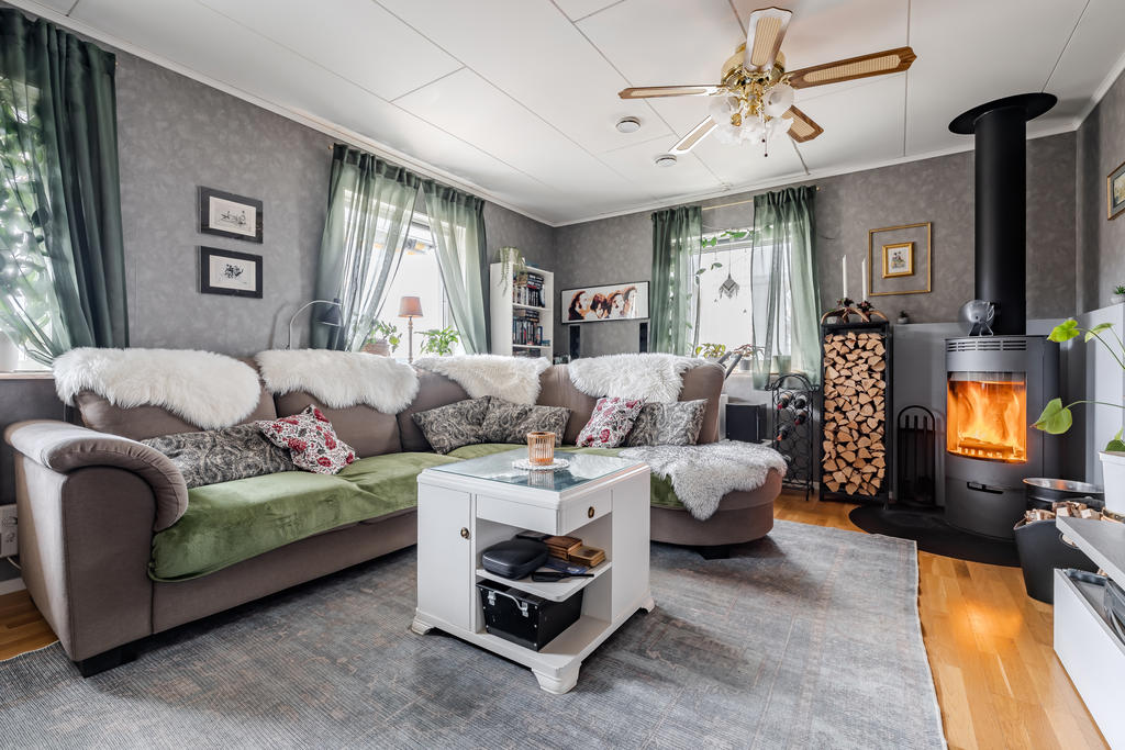 De tre fönstren ger mycket ljus!