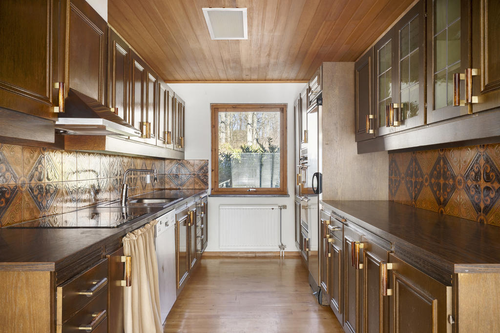 Kök  med gott om förvaring