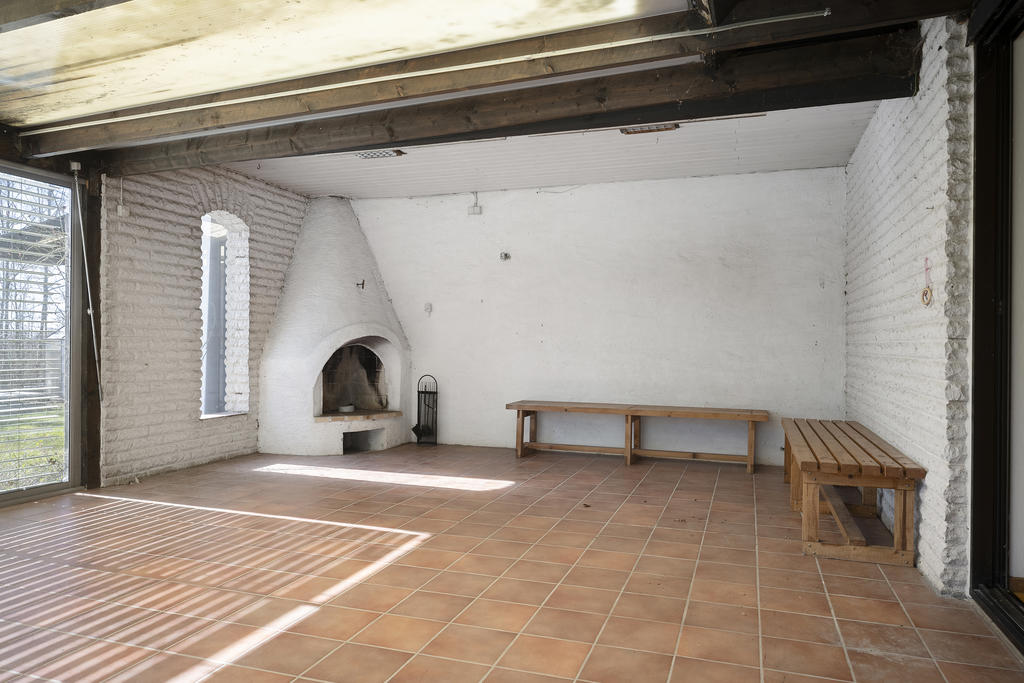 Öppen spis i samband med uterummet