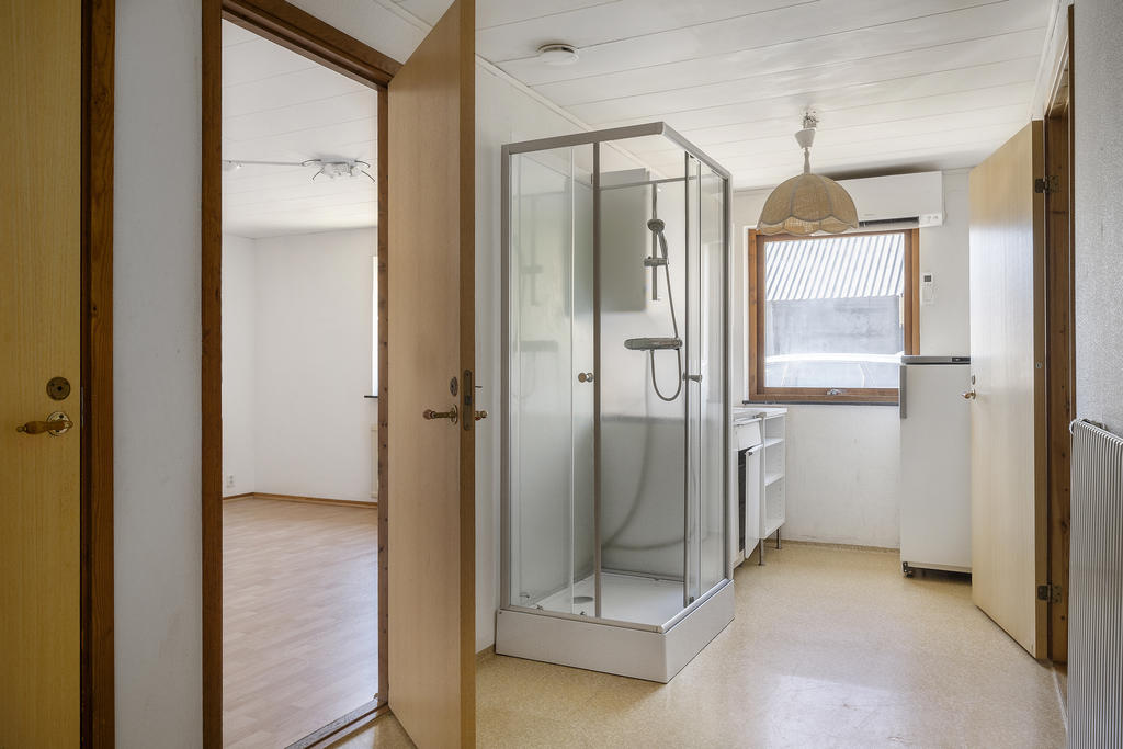 Annex med egen ingång via carporten till kontorsdel/sovrum