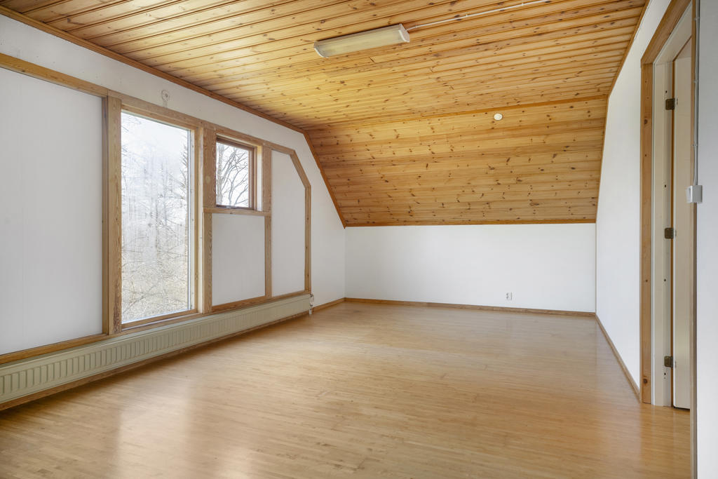 Sovrum med möjlighet att öppna upp fönsterpartierna igen