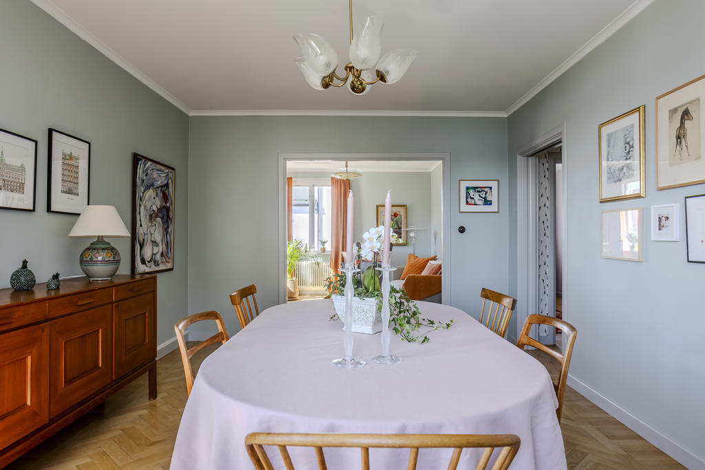 Gott om plats för sociala sammankomster i matsalen