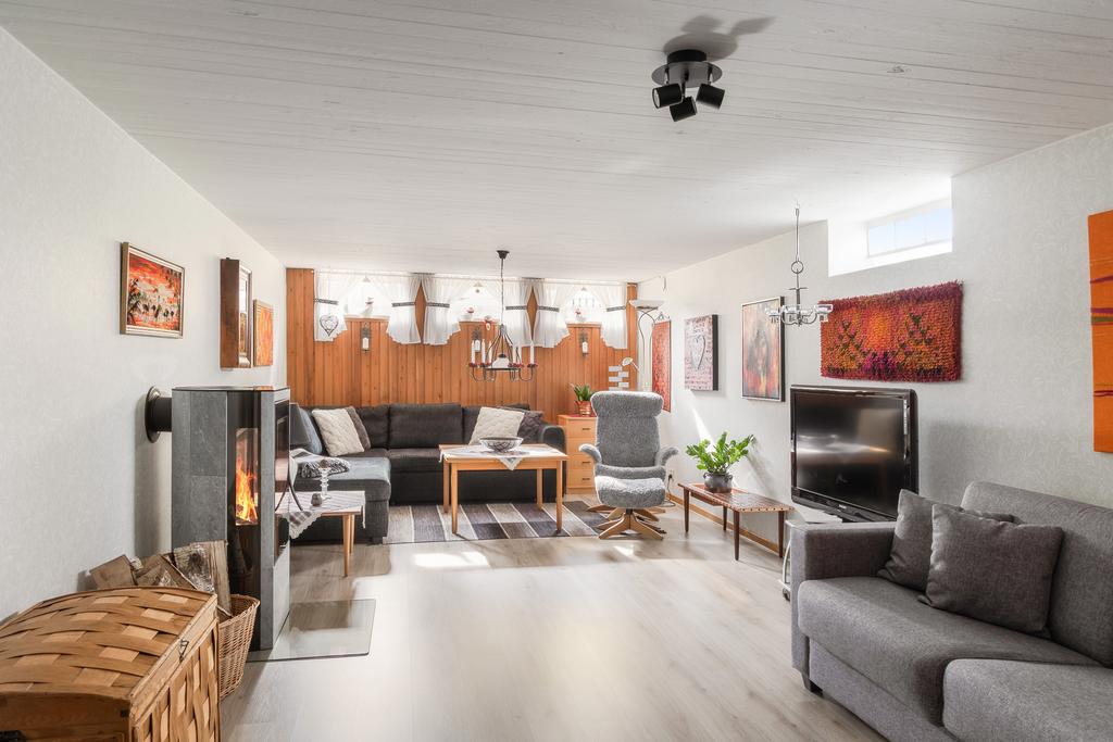 Gillestuga i källaren.