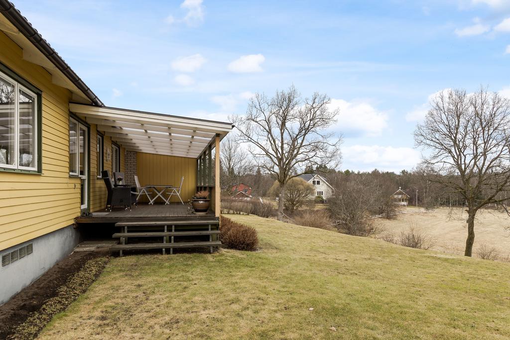 Altanen på husets baksida.