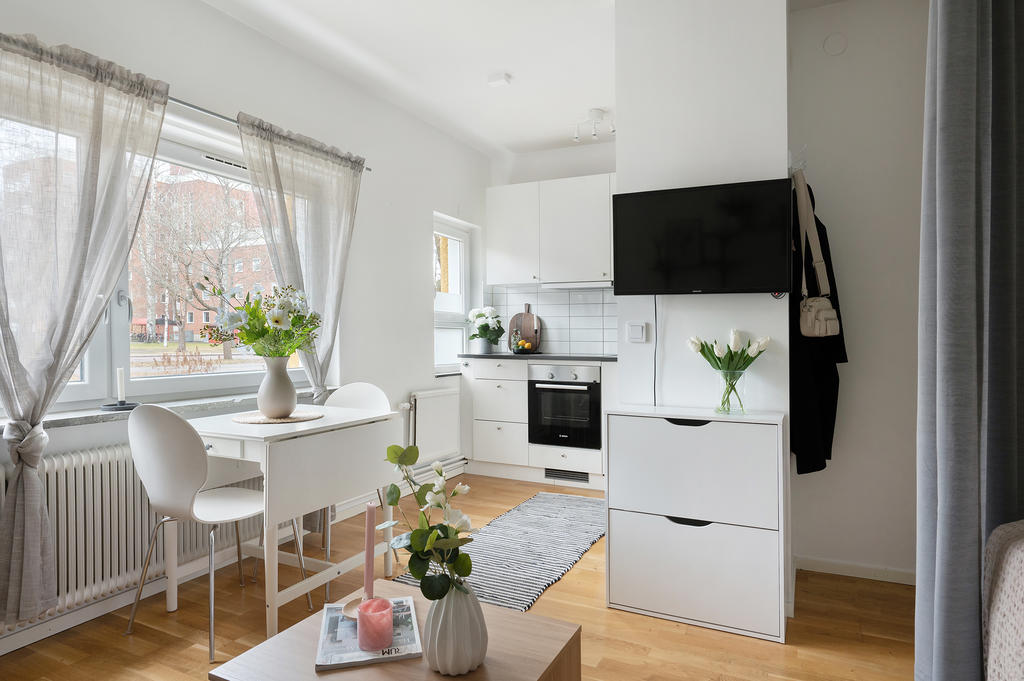 Allrum med vy mot kök