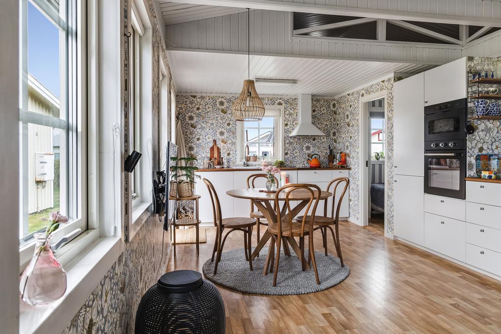 Matplats med fint ljusinsläpp