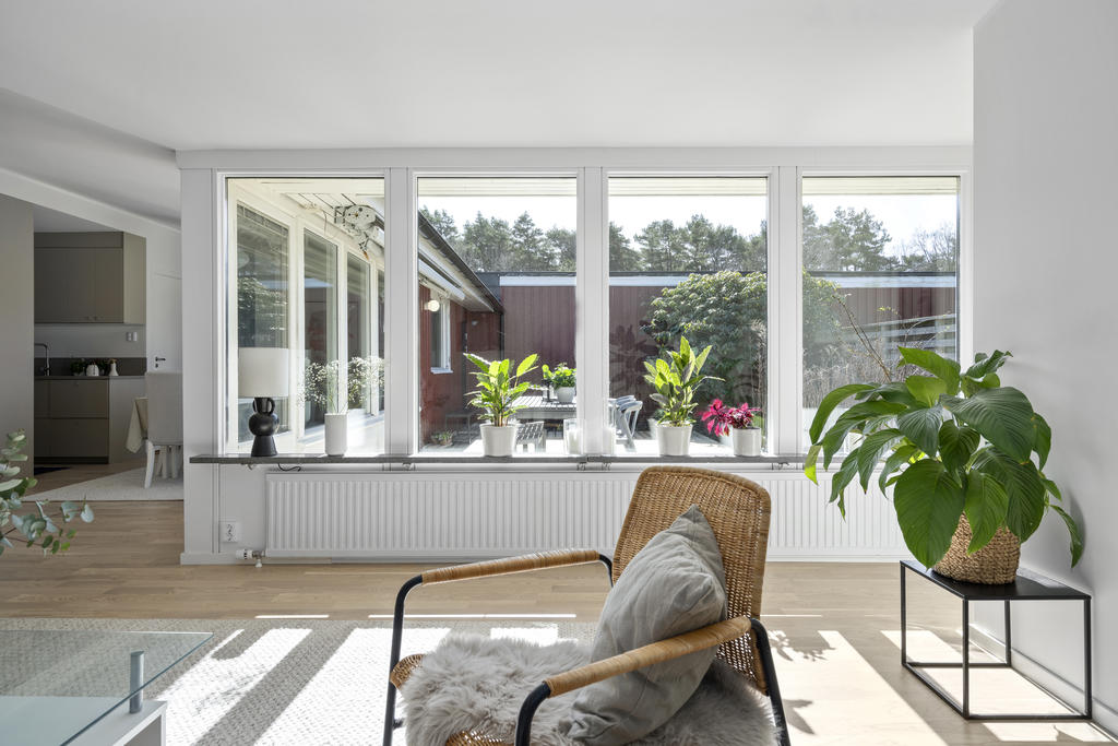 Ägaren har låtit huset renoveras med omsorg, noggrannhet och känsla för detaljer