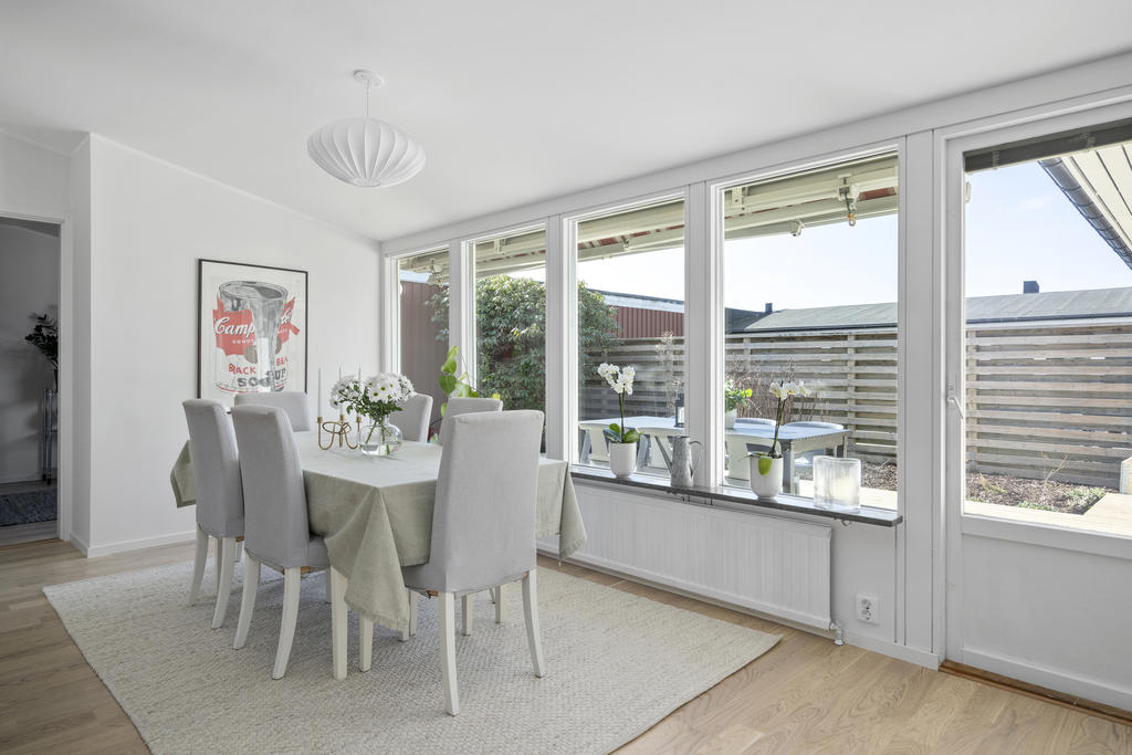 Här är det lätt att bjuda vänner och familj på trevligt middagar 