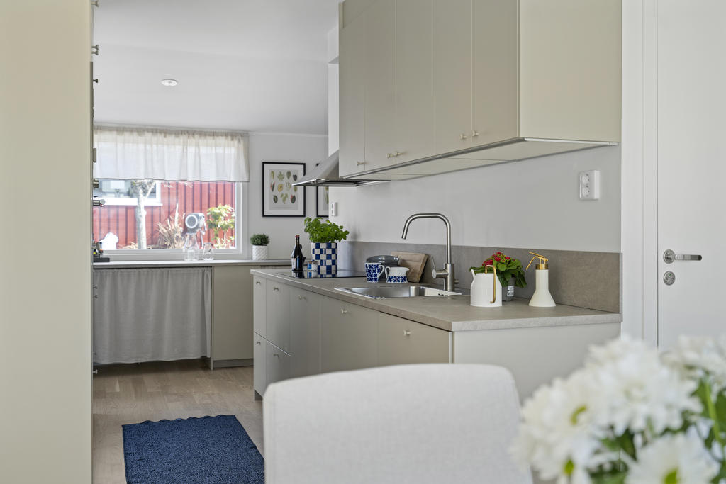 Smakfullt renoverat kök som uppskattas av den matlagningsintresserade